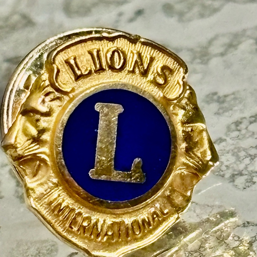 Lions Club Gold Tone Enamel Pin - Blue & Gold